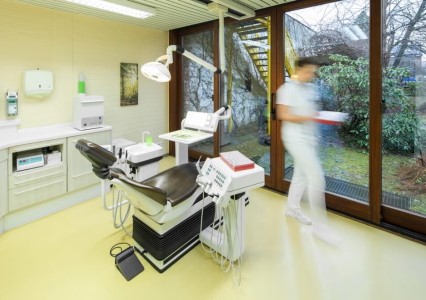 Zahnarztzentrum Köln-Weiss Behandlungszimmer